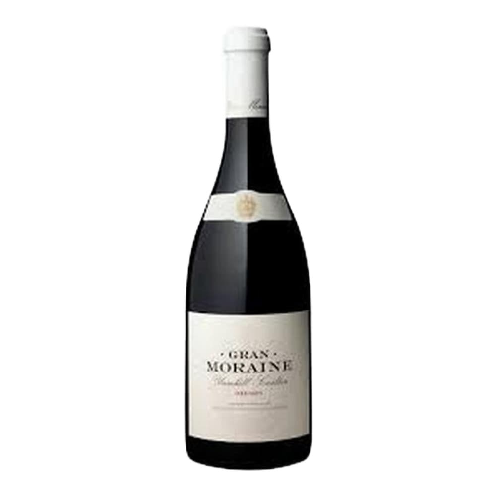 A bottle of Gran Moraine red wine on a white background, featuring a cream-coloured label with the brand name prominently displayed.